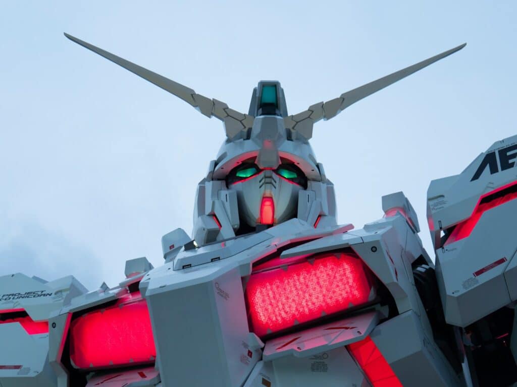 white Gundam Wing robot